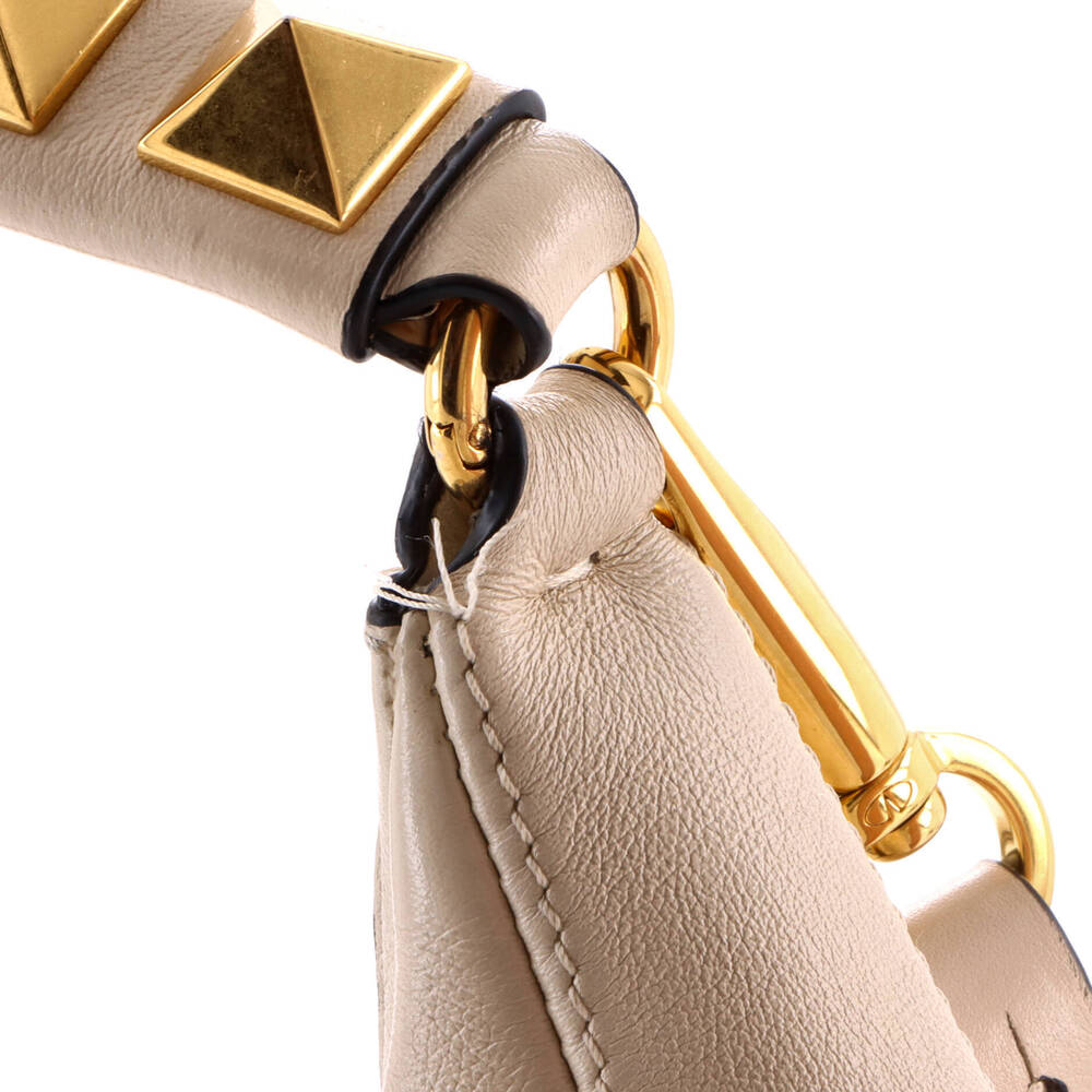 Valentino Garavani Stud Sign Zip Hobo Leather - Picture 7 of 7
